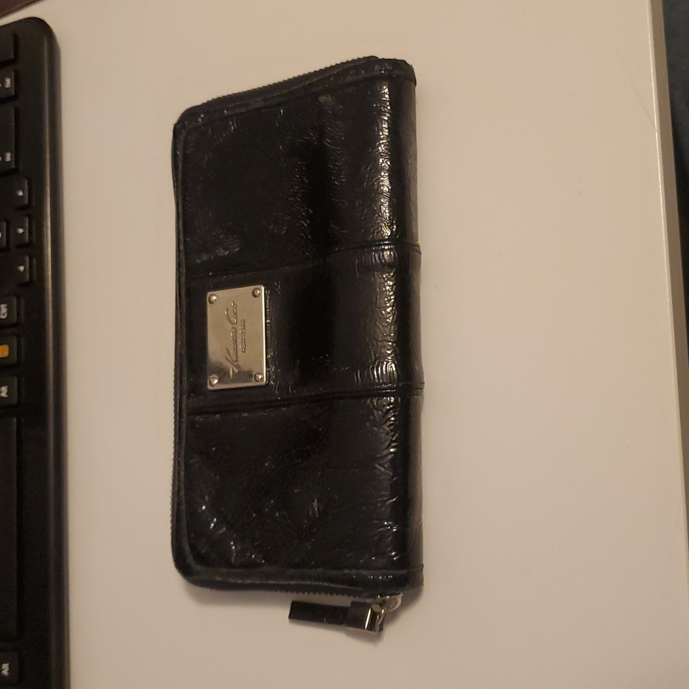 Kenneth Cole black clutch wallet